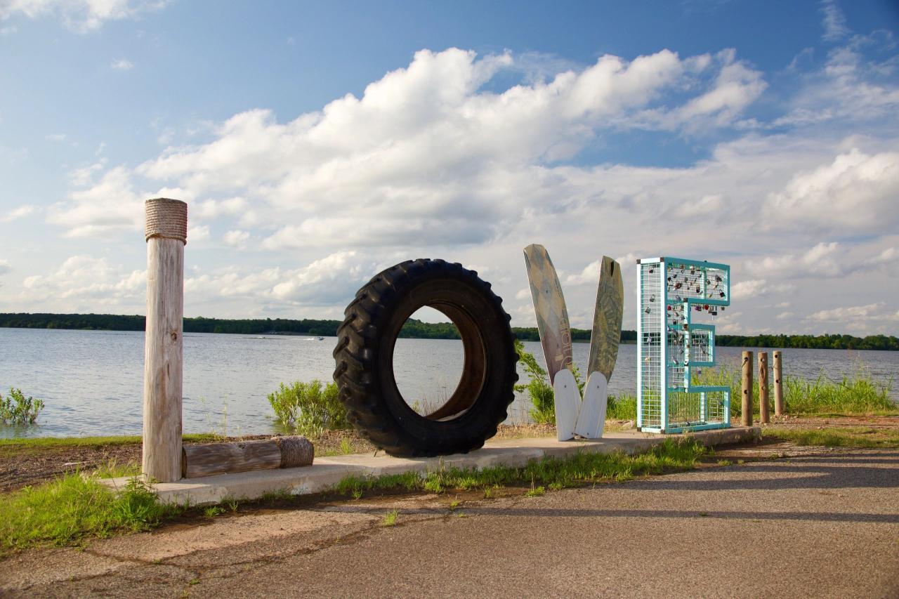 A morning at the grocery store for Helene’s survivors A morning at the grocery store for Helene’s survivors
